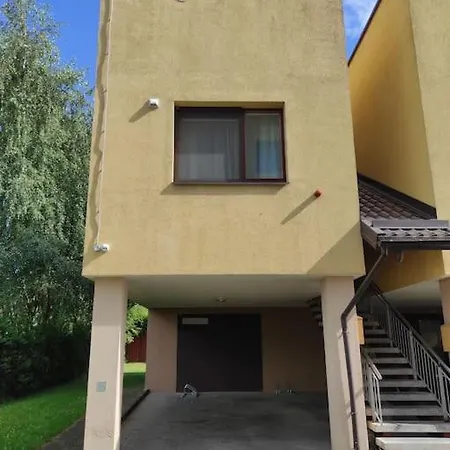 Spacious Townhouse With Terrace And Parking Вільнюс
