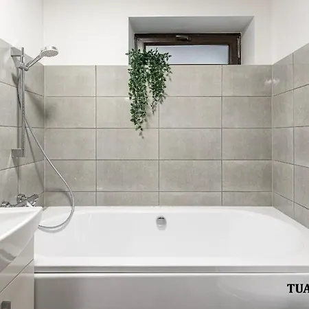 Spacious Townhouse With Terrace And Parking Апартаменти